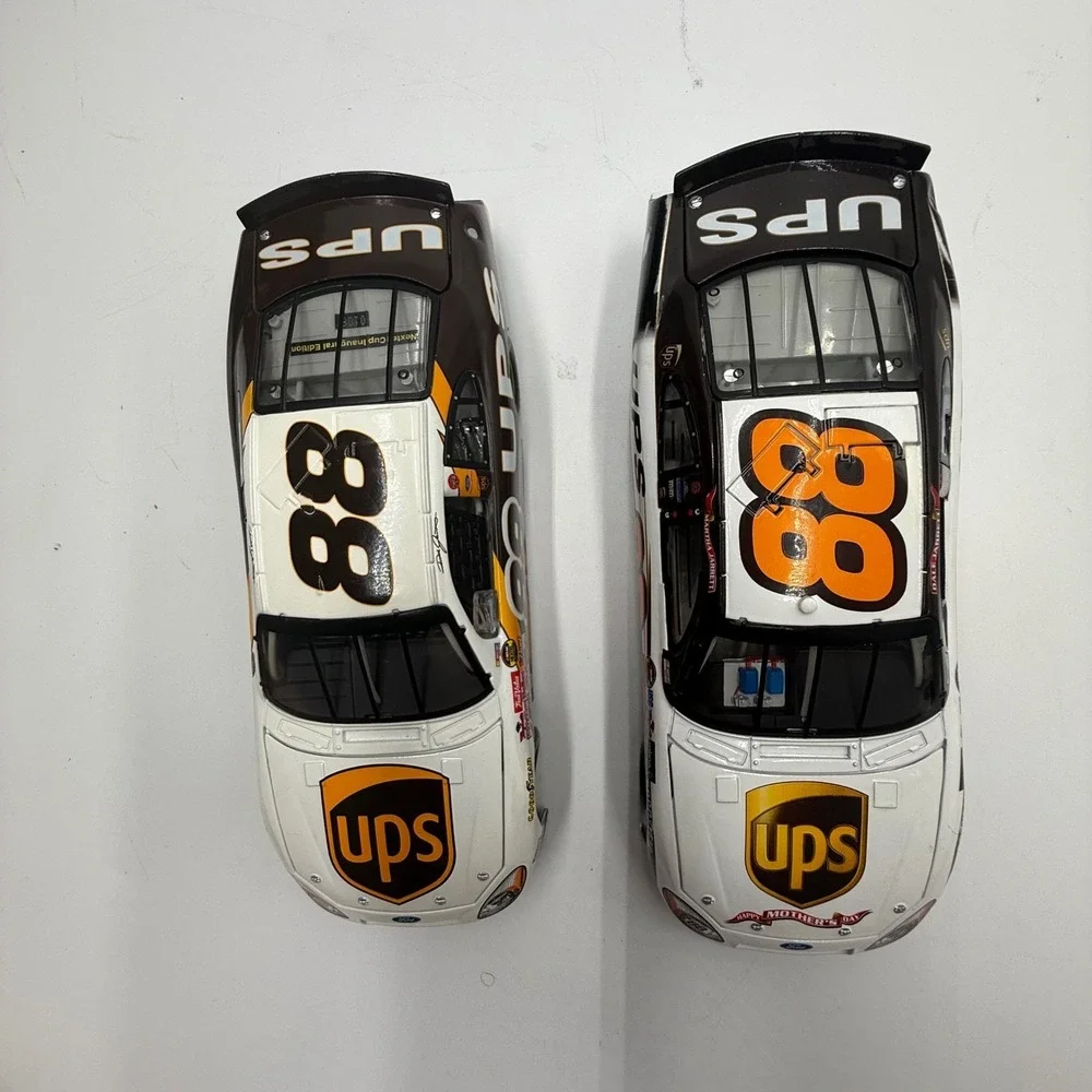 Dale Jarrett 88 UPS Ford Taurus 1:24 Diecast Set 2004‎ Mother's Day & Nextel Cup